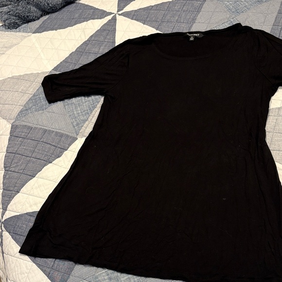 Ellen Tracy Black Short Sleeve Women's Tee - Picture 1 of 2